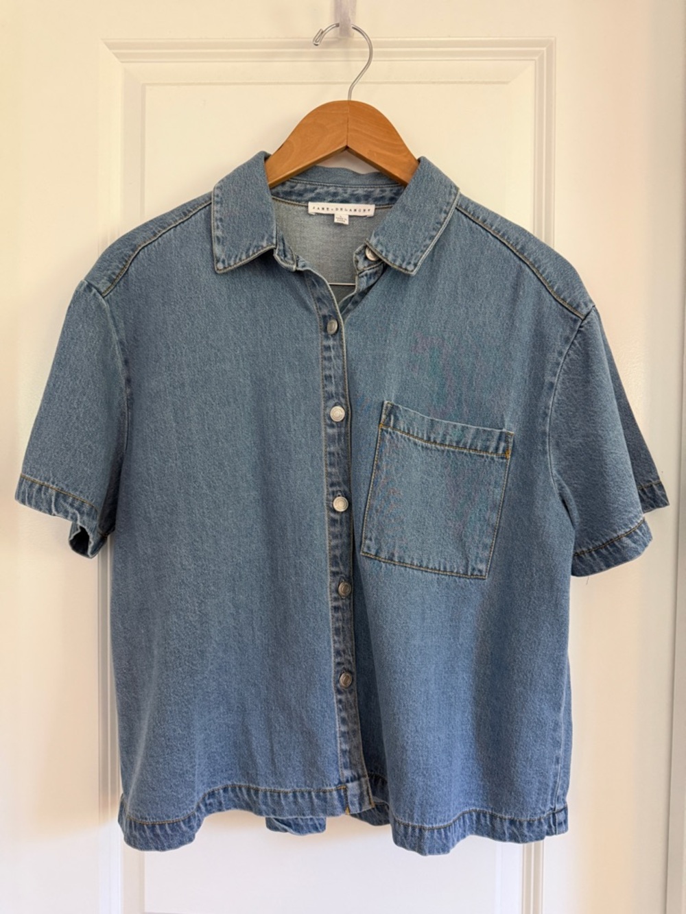Jane + Delaney Chambray Metal button Down Short Sleeve Top ~  Size Large